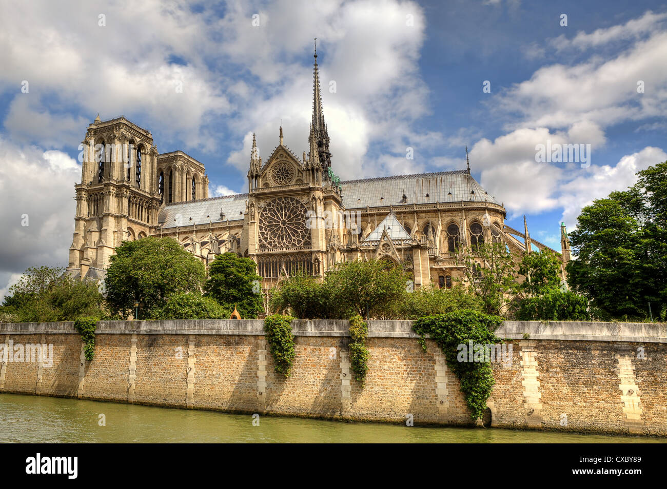 Façade du célèbre Cathédrale Notre Dame de Paris, France.l Banque D'Images
