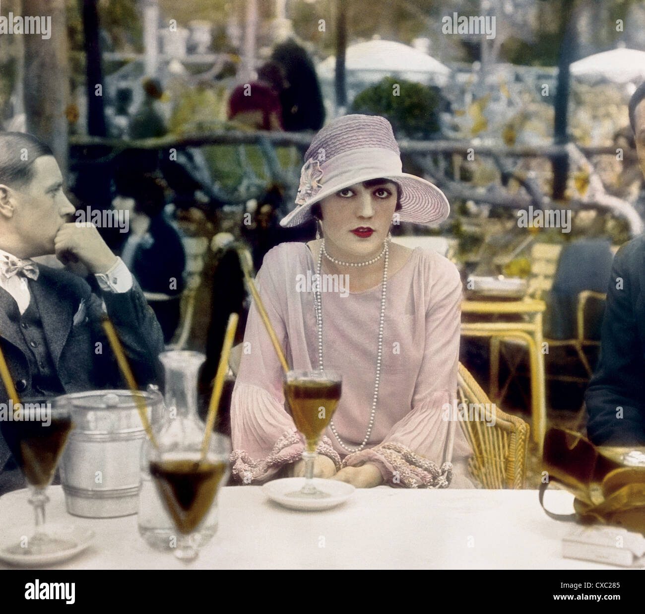 Pola Negri, au Café de la paix, Paris, France, 1927 Banque D'Images