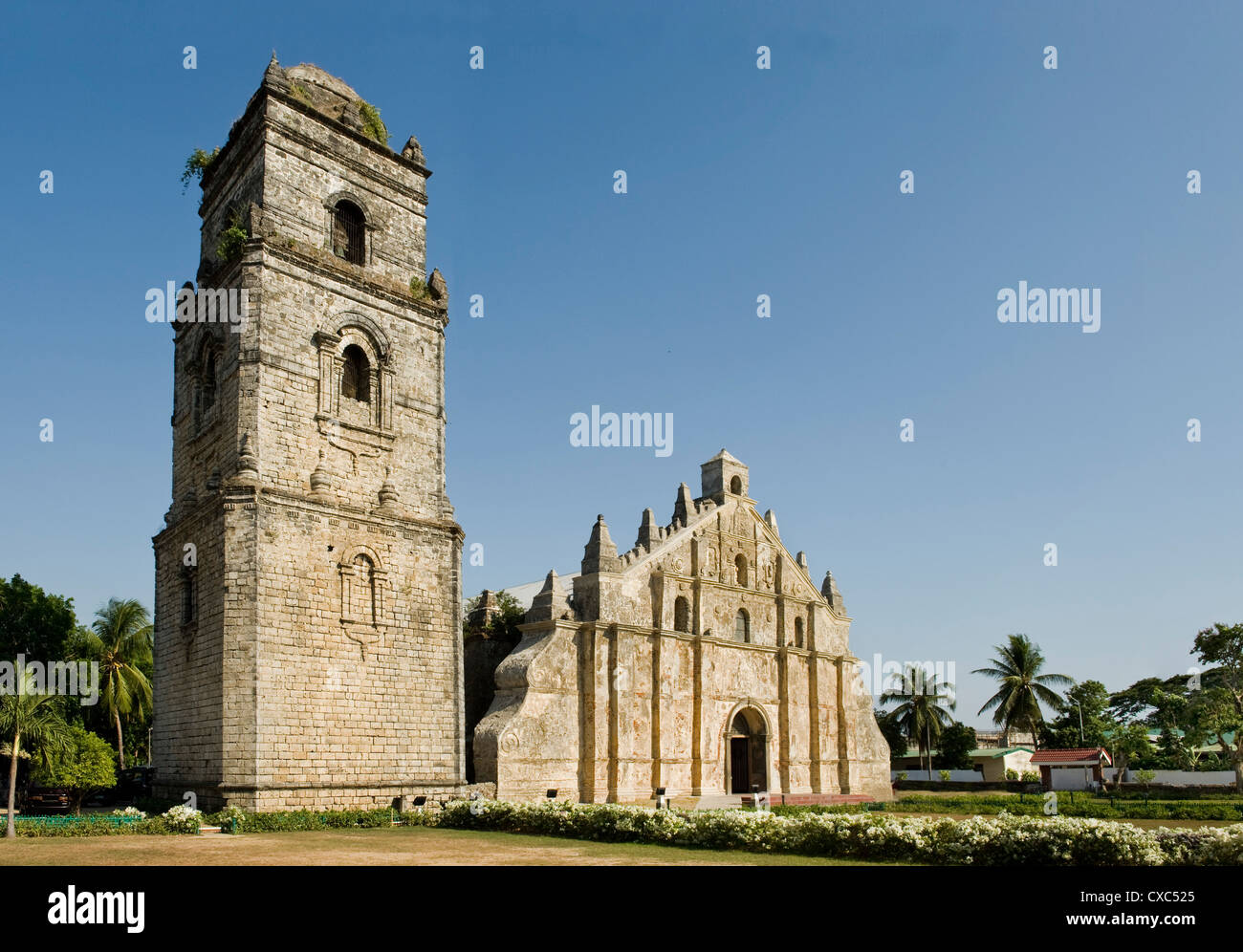 Paoay église datant de 1710, exemple classique de tremblement Barocco à fort butresses, Ilocos Norte, Philippines Banque D'Images