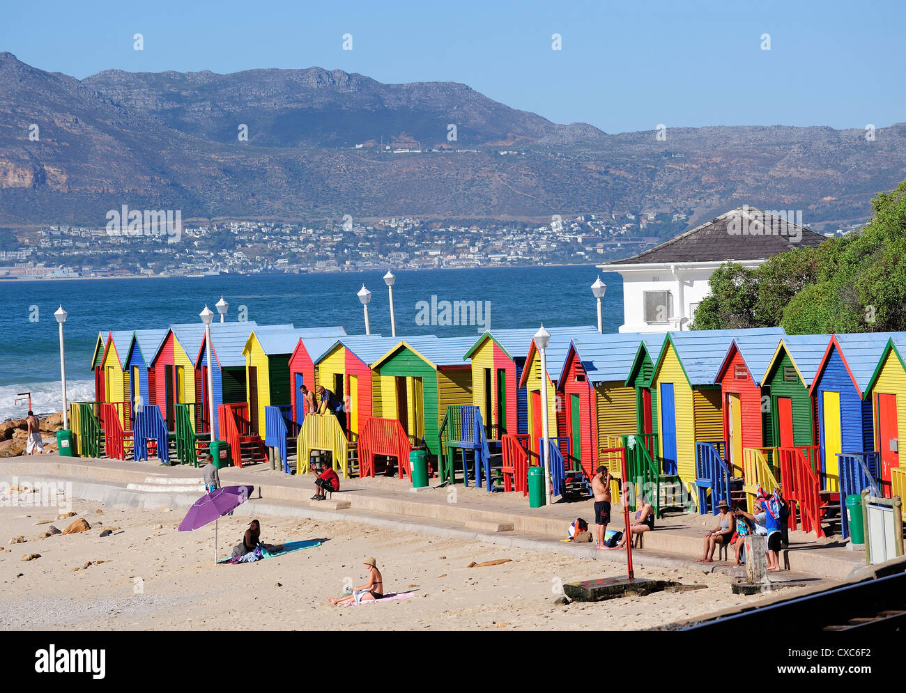 Cabines colorées, Kalkbay, Province du Cap, Afrique du Sud, l'Afrique Banque D'Images