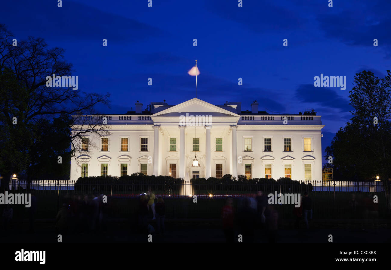 La Maison Blanche de nuit avec les touristes, Washington D.C., Etats-Unis d'Amérique, Amérique du Nord Banque D'Images