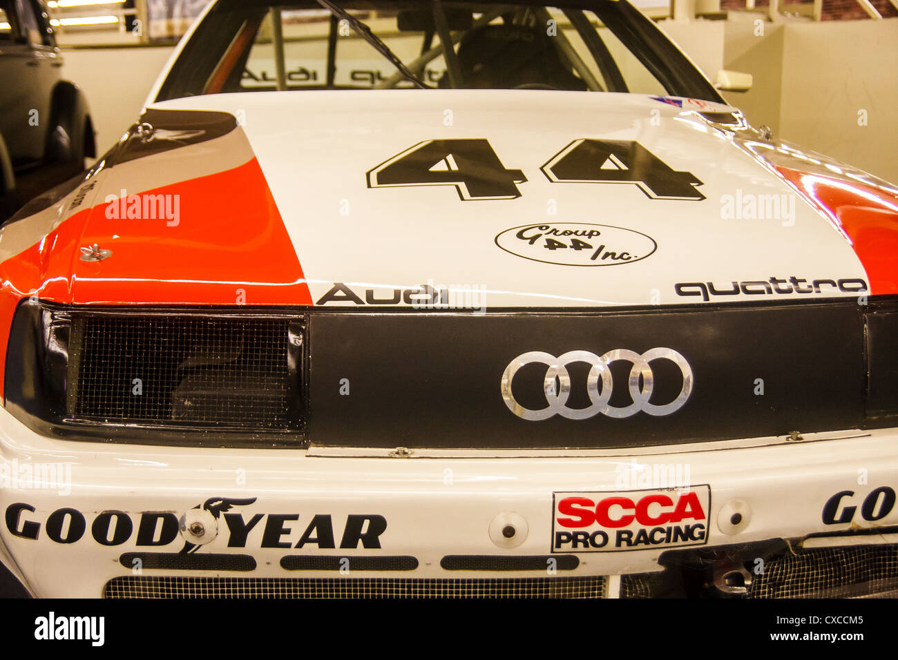 En voiture de course Audi showroom Banque D'Images