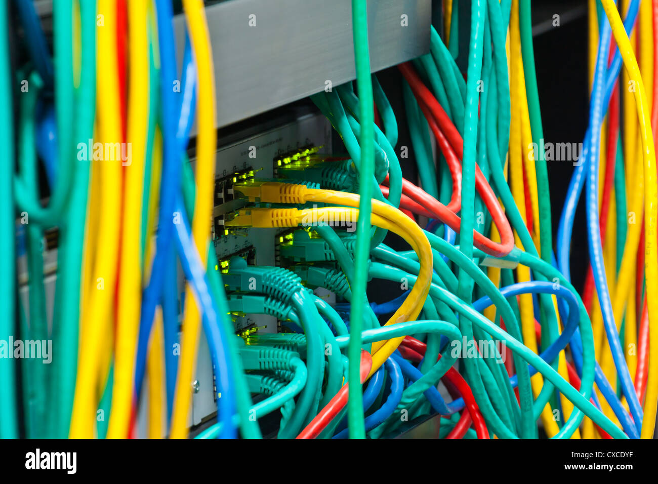 Connexions du routeur en désordre dans un centre de données Banque D'Images