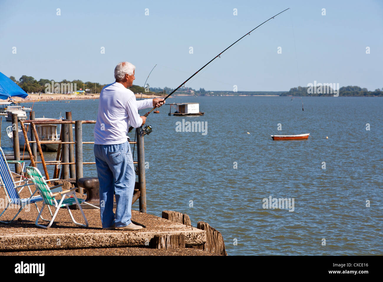 La pêche dans le fleuve Uruguay, Colon, Province d'Entre Ríos, en Argentine. Banque D'Images