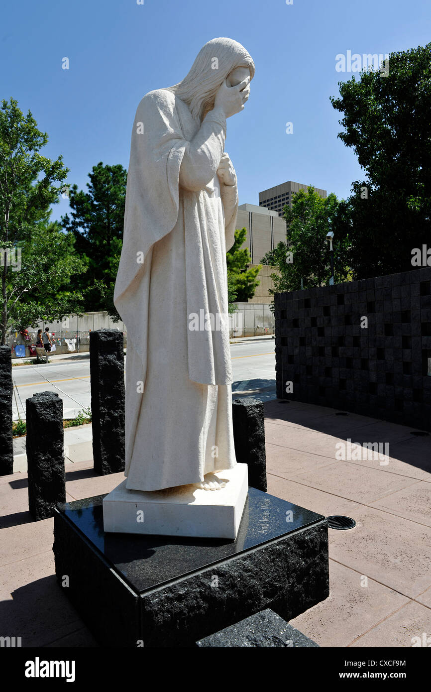 Et Jésus pleura Statue, la bombe d'Oklahoma City, Oklahoma Memorial site Memorial Banque D'Images