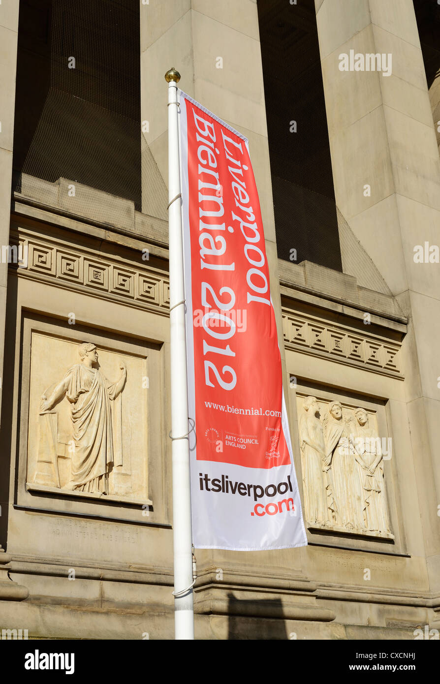 Liverpool Biennial 2012 bannière à l'extérieur St Georges Hall Banque D'Images
