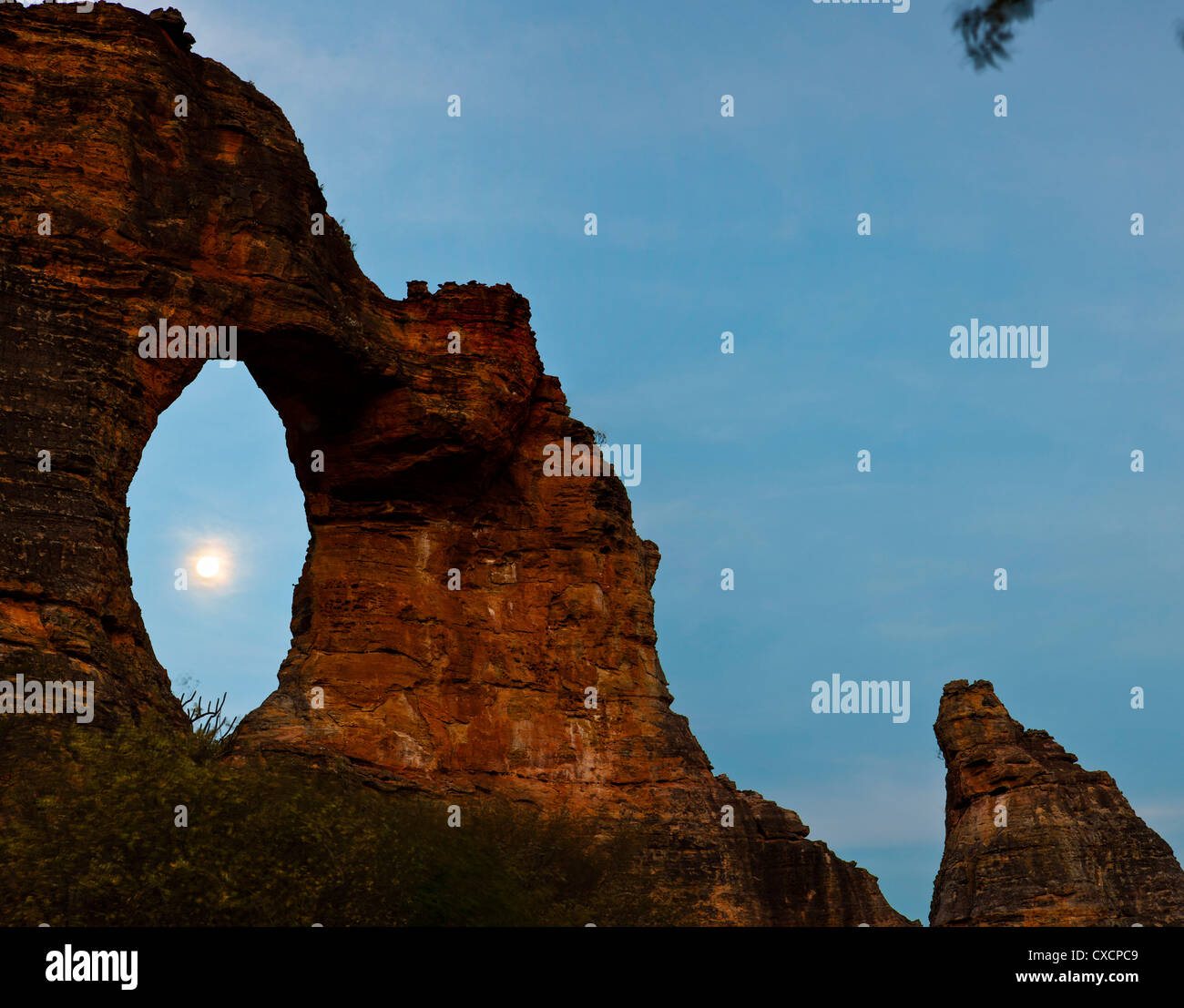 Pedra Furada, Parque Nacional da Serra da Capivara, ( Capivara Mountains National Park ) Piaui, état du Nord-Est du Brésil. Banque D'Images