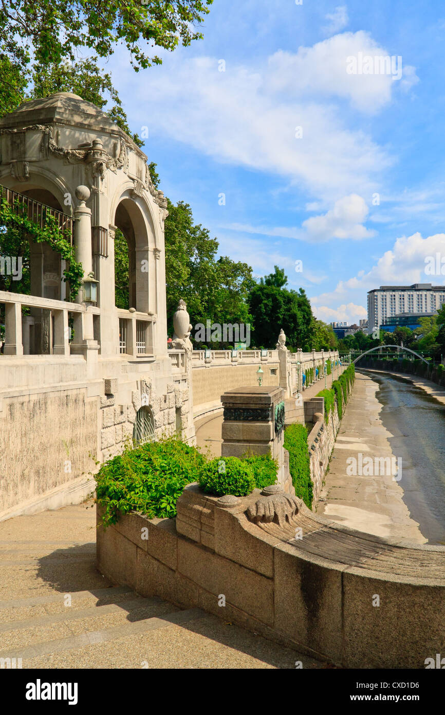 Entrée de la célèbre station de métro à Vienne le parc Stadtpark) construite par Otto Wagner Banque D'Images