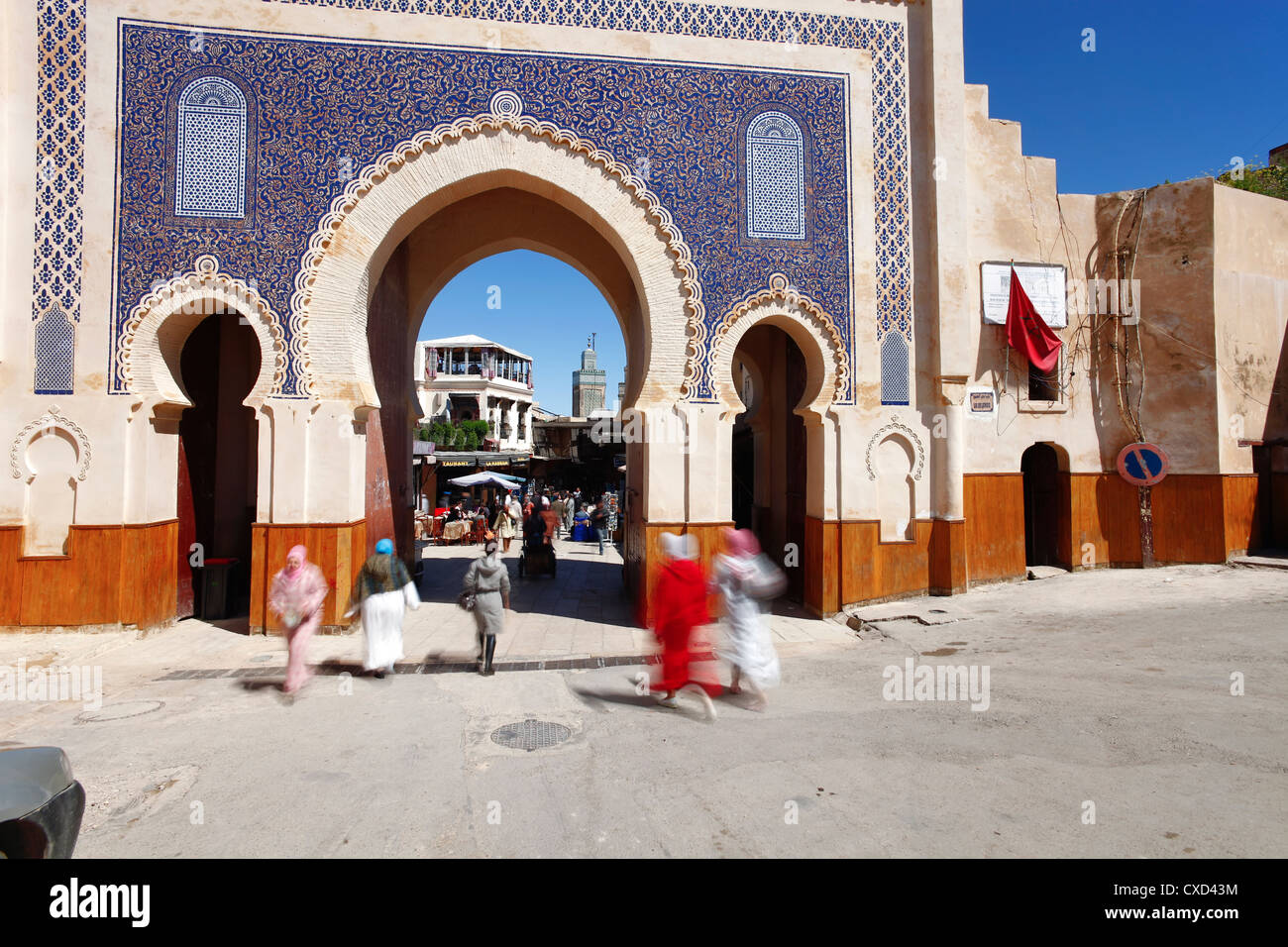 Entrée de la médina, le souk, Bab Boujeloud (Bab Bou Jeloud) (Porte Bleue), Fès, Maroc, Afrique du Nord, Afrique Banque D'Images