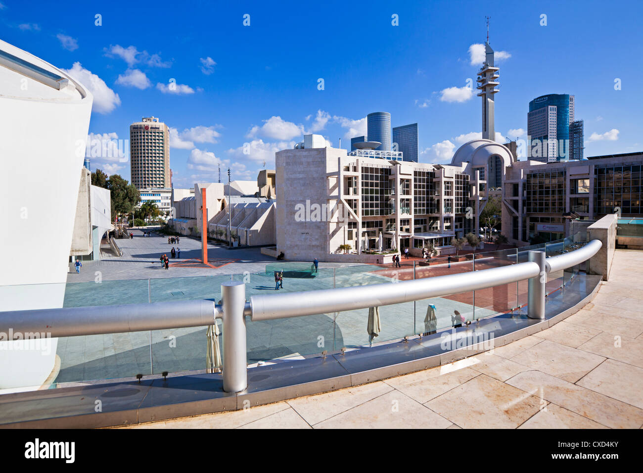 Vue vers la bibliothèque centrale et les bâtiments d'Azrieli Center, Tel Aviv, Israël, Moyen Orient Banque D'Images