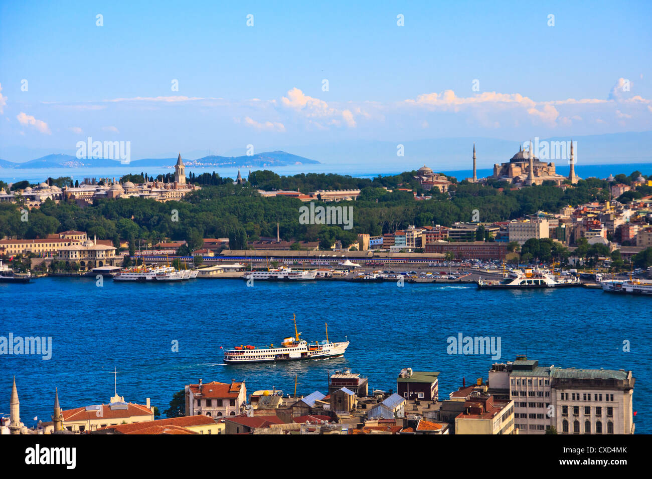 Golden Horn Istanbul avec vue sur le palais de Topkapi et Sainte-sophie, Turquie Banque D'Images