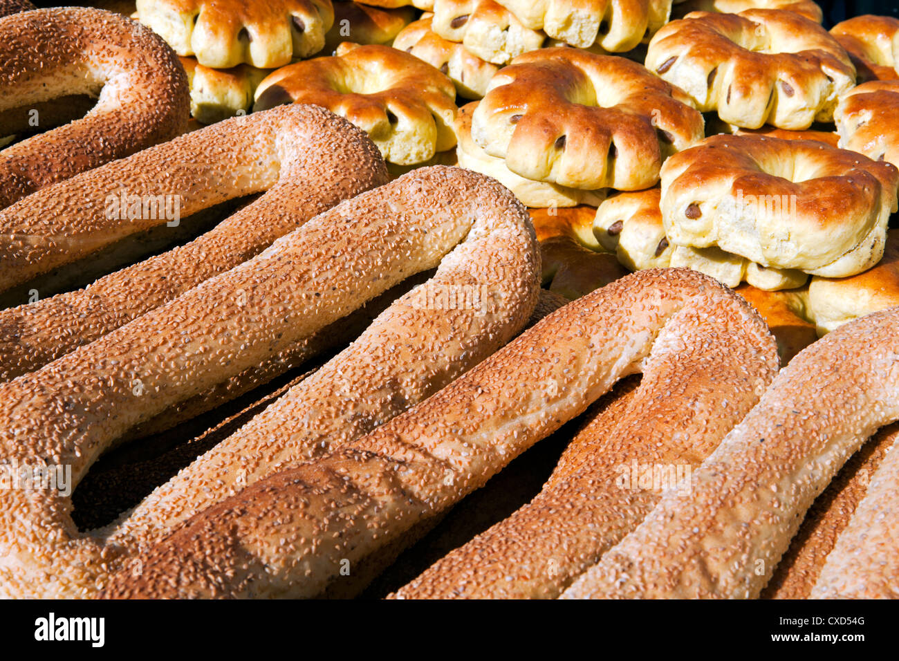 Ronde de sésame pain à vendre dans la vieille ville, Jérusalem, Israël, Moyen Orient Banque D'Images