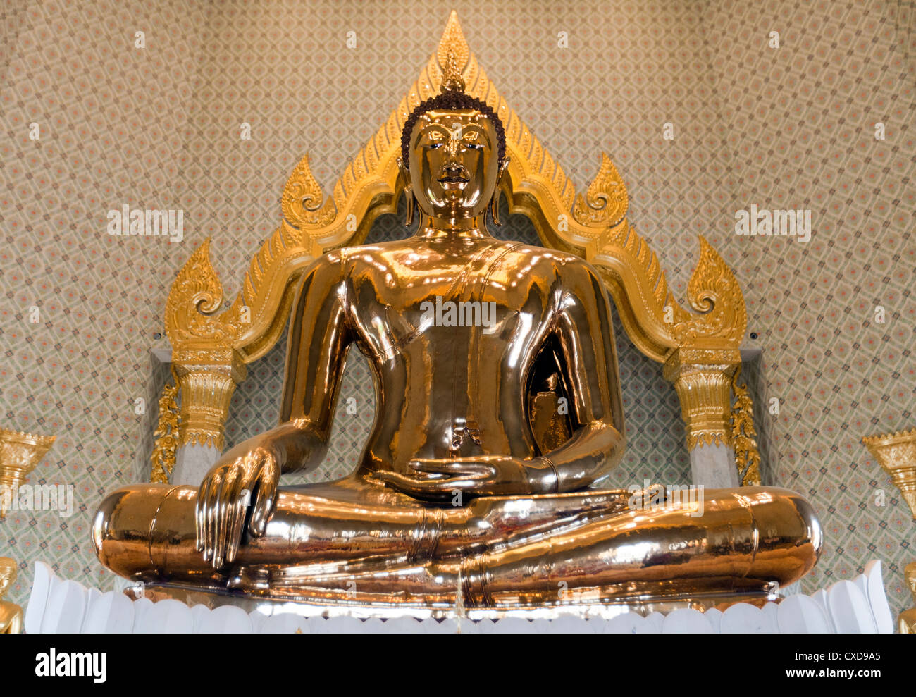Le Bouddha d'Or, la plus grande statue en or pur (Phra Phuttha maha Suwan) Patimakon, Wat Traimit temple, Bangkok, l'Asie. Banque D'Images
