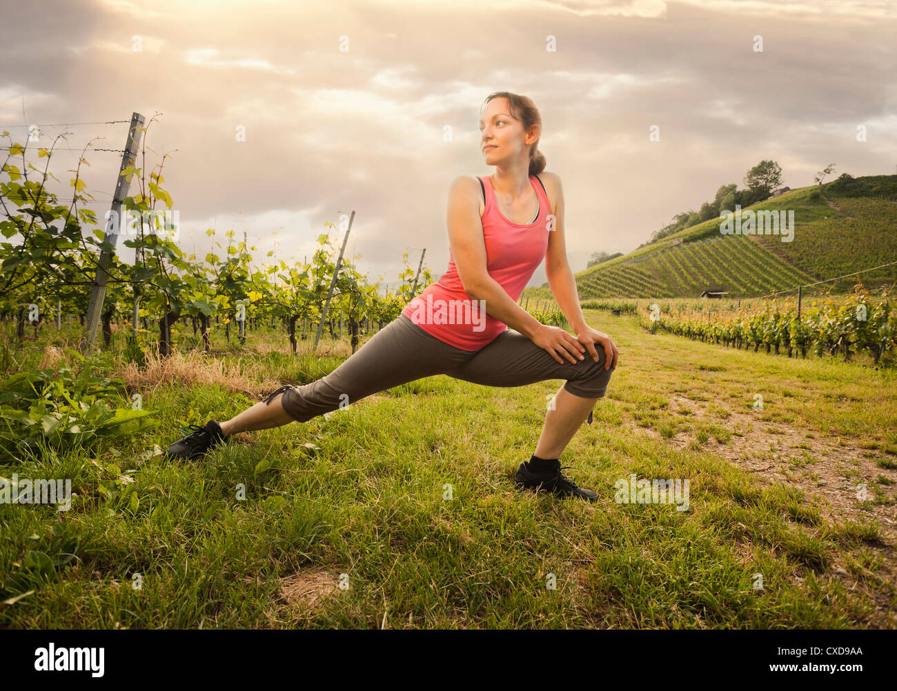 Caucasian woman stretching in vineyard Banque D'Images
