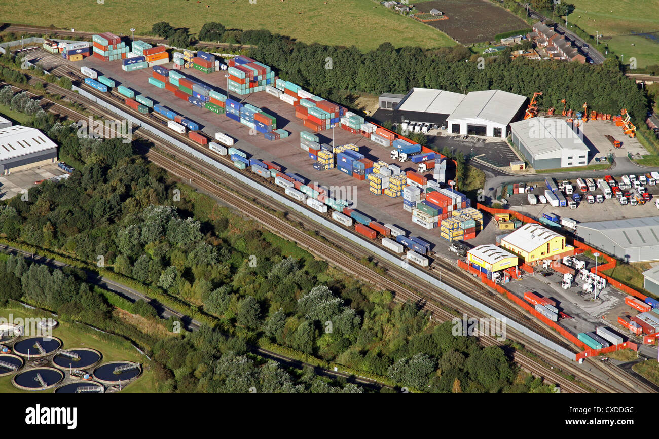 Vue aérienne de conteneurs à un railport Normanton dans West Yorkshire Banque D'Images