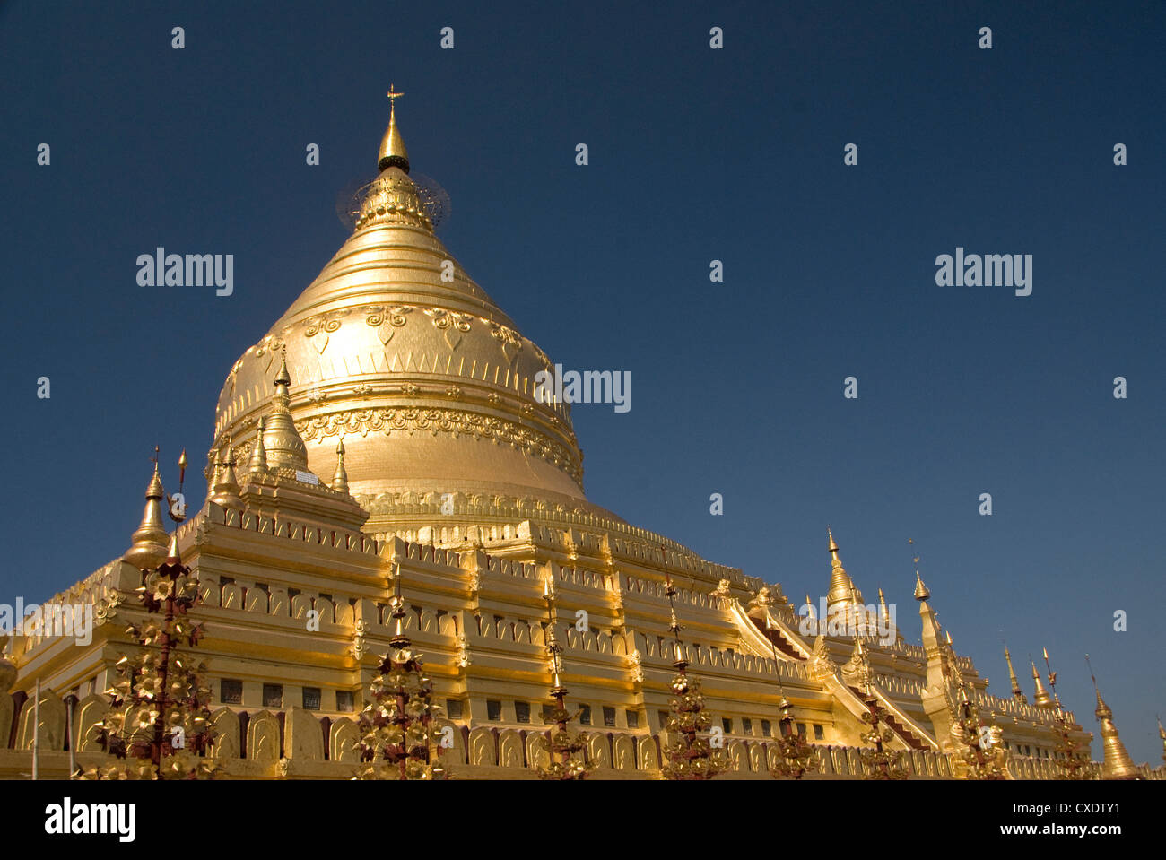 Shwezigon Paya, Bagan (Pagan), le Myanmar (Birmanie), l'Asie Banque D'Images