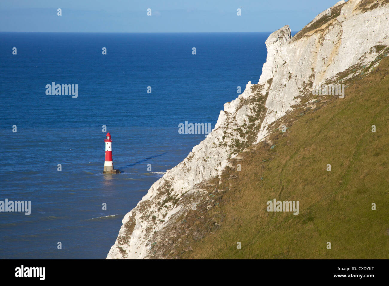 Beachy Head Lighthouse et craie pointe, côte sud, près de Eastbourne, Parc National des South Downs, East Sussex, Angleterre Banque D'Images