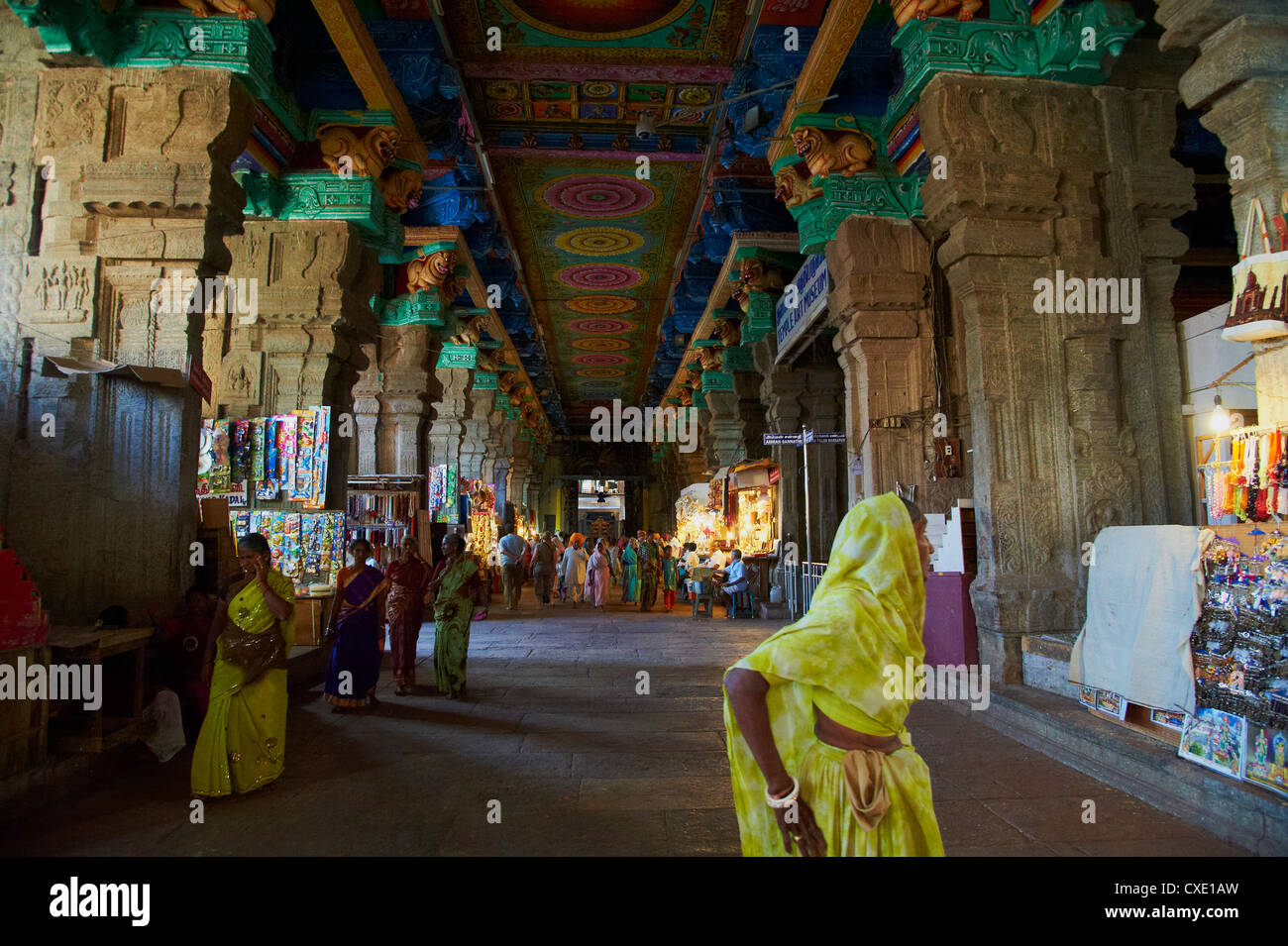 L'intérieur, le Sri Meenakshi temple, Madurai, Tamil Nadu, Inde, Asie Banque D'Images