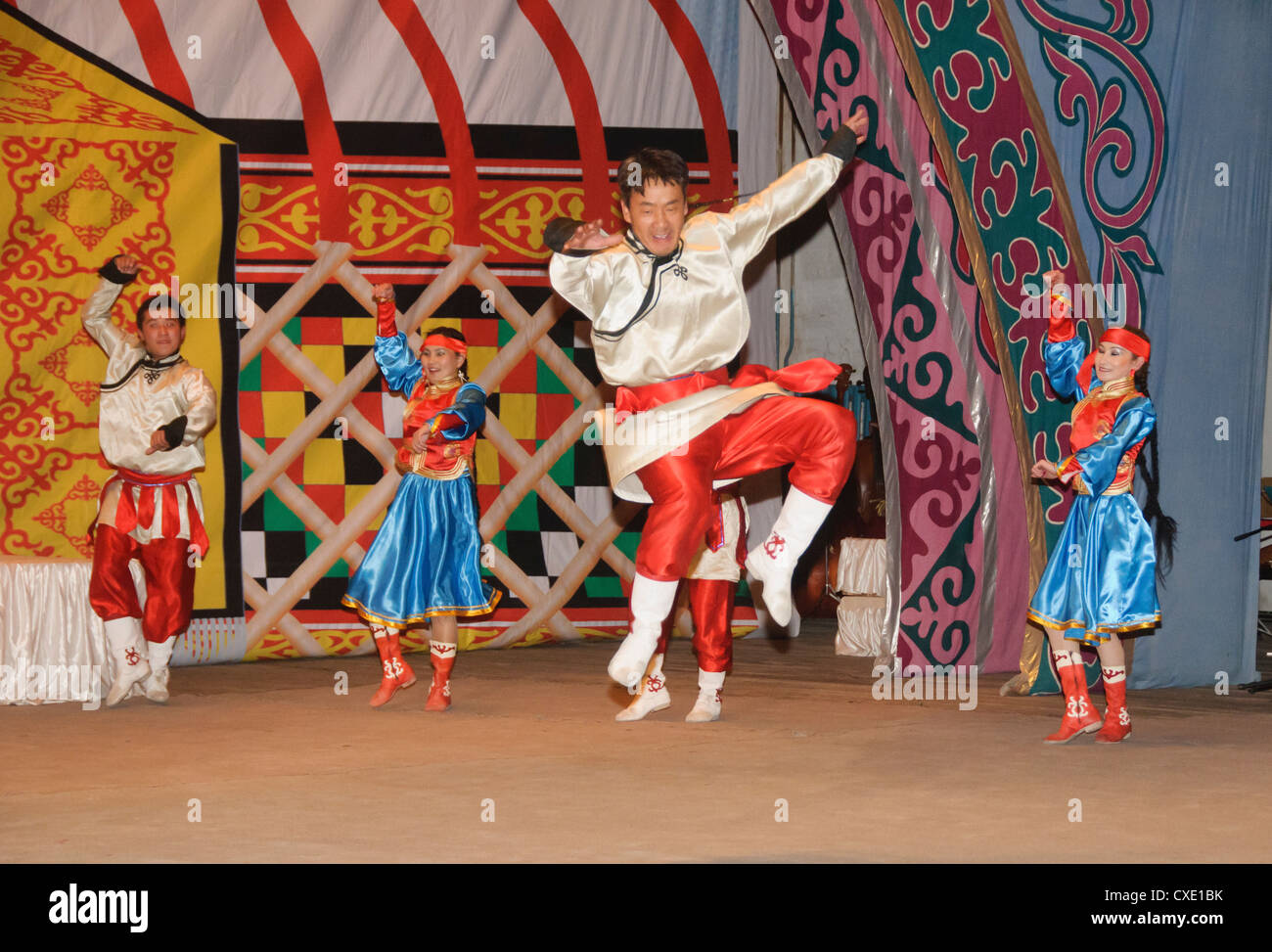 Kazakh traditionnel de danse au Bayan-Ölgii dans l'ouest de la Mongolie Banque D'Images