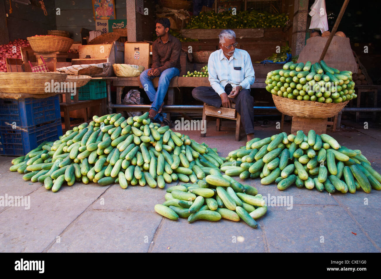 Des légumes pour la vente, Devaraja market, Mysore, Karnataka, Inde, Asie Banque D'Images