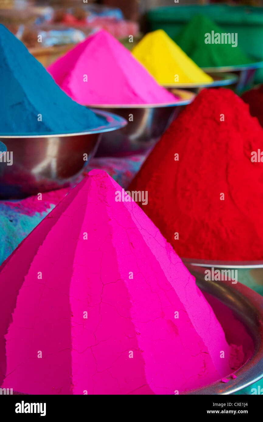 Poudres de couleur à vendre, Devaraja market, Mysore, Karnataka, Inde, Asie Banque D'Images