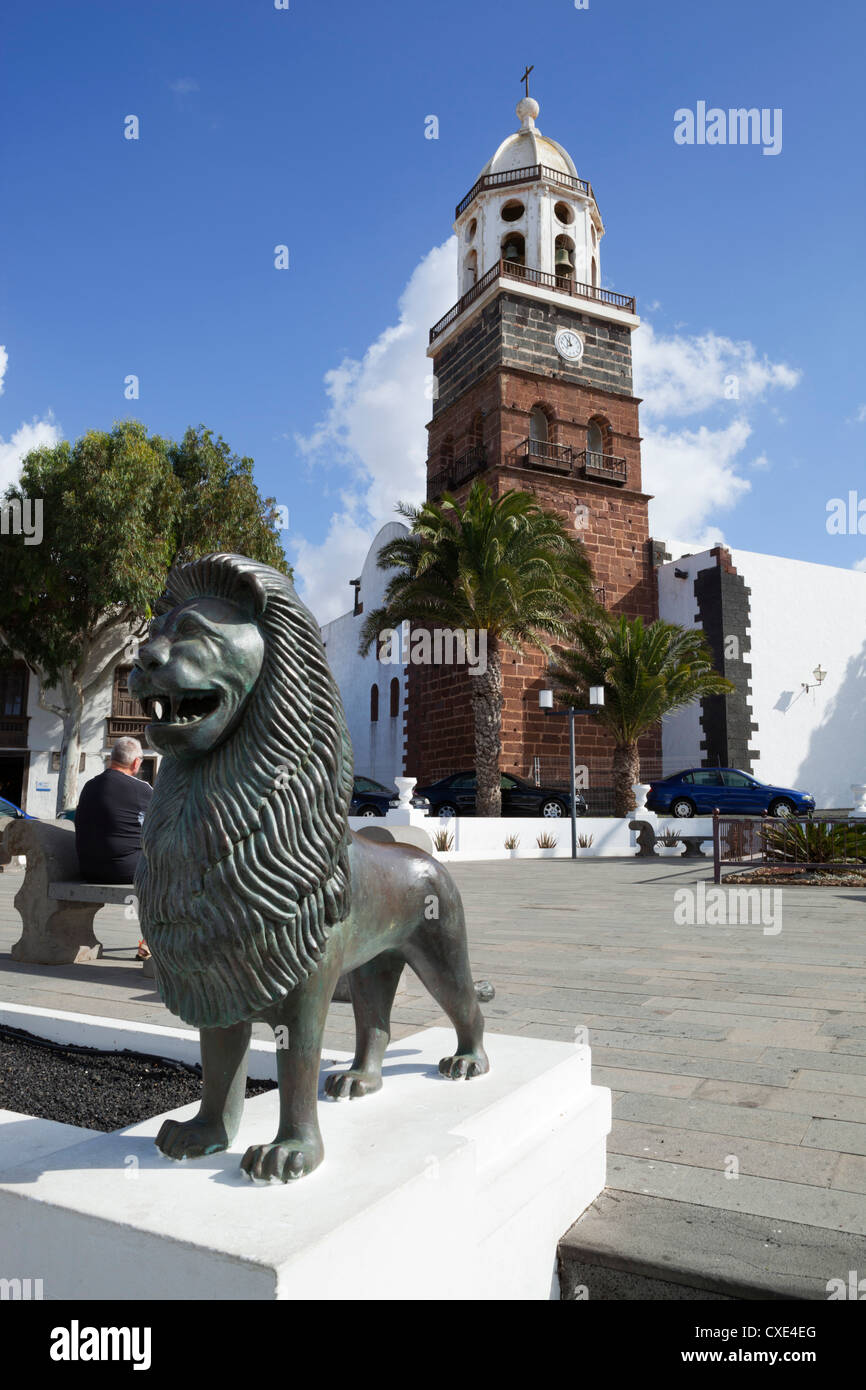 La place principale et l'église de Notre Dame de Guadalupe, Teguise, Lanzarote, îles Canaries, Espagne Banque D'Images