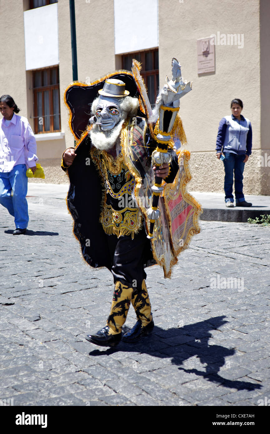 Cortège de mariage avec des vêtements traditionnels péruviens, Arequipa, Pérou, Amérique du Sud Banque D'Images