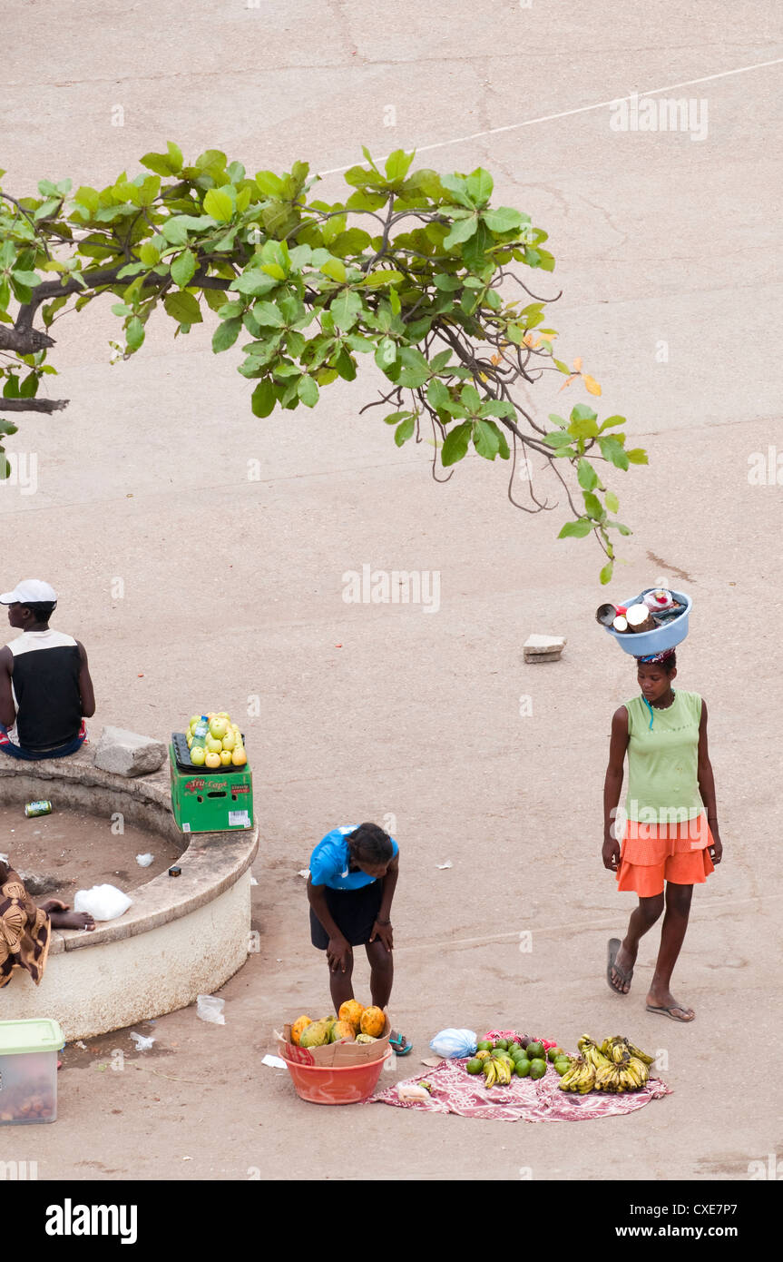 Des scènes de rue à Luanda, Angola, Afrique australe, Afrique Banque D'Images