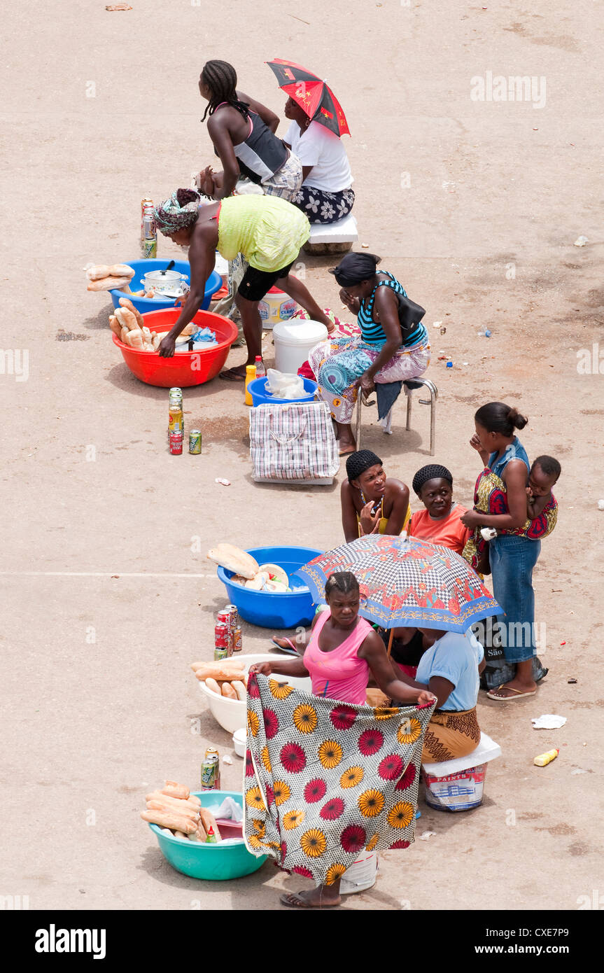 Des scènes de rue à Luanda, Angola, Afrique australe, Afrique Banque D'Images