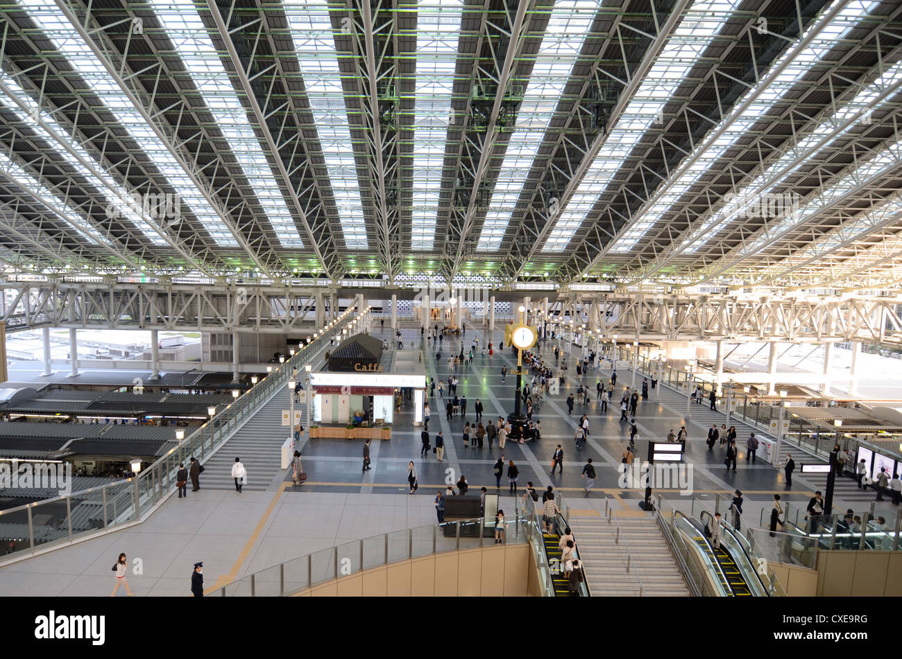 Le hall principal de la Japan Railway (JR) gare d'Osaka, un nouveau cadre qui a ouvert ses portes en 2011. Banque D'Images