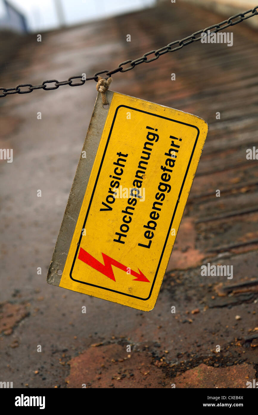 Ifs, Avertissement : Attention : haute tension Banque D'Images