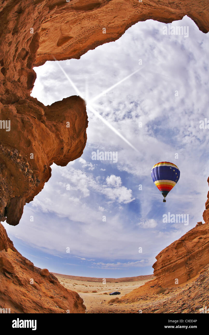 Le ballon vole au-dessus de l'emplacement des trous canyon Banque D'Images