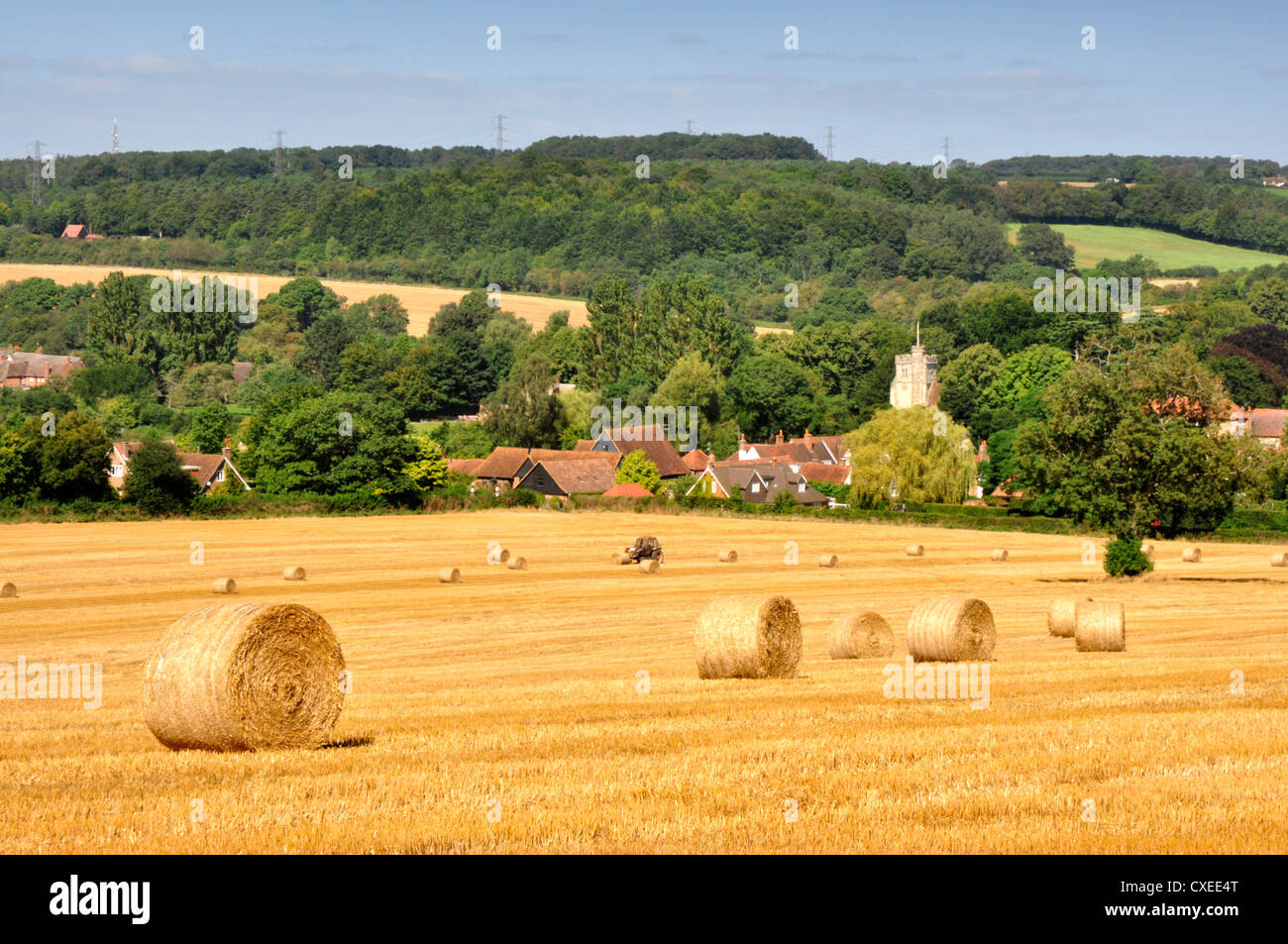 Collines de Chiltern Buckinghamshire - Récolte - champ de chaume d'or et bottes de paille-automne soleil - toile Little Missenden Banque D'Images