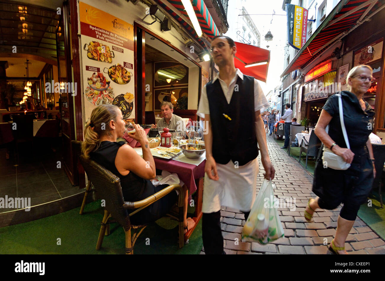 Bruxelles, Belgique. Restaurant et hôtellerie avec shopping Banque D'Images