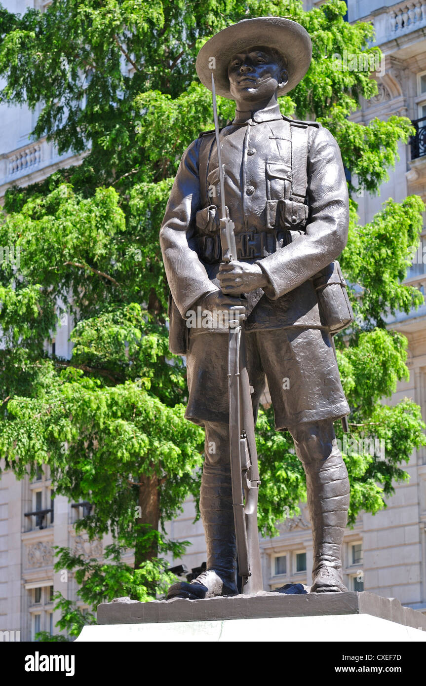 Londres, Angleterre, Royaume-Uni. Gurkha Memorial (par Philip Jackson) dans la région de Horse Guards Avenue Banque D'Images