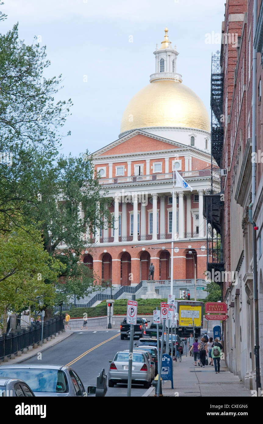 Park Street à Boston avec le Massachusetts State House à l'arrière-plan. Banque D'Images Park Street à Boston avec le Massachusetts State House à l'arrière-plan. Banque D'Images
