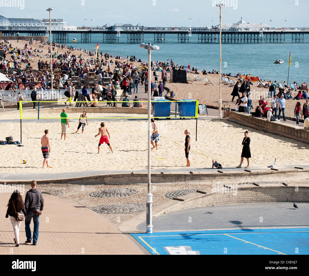 Le terrain de volley-ball sur le front de mer de Brighton Banque D'Images