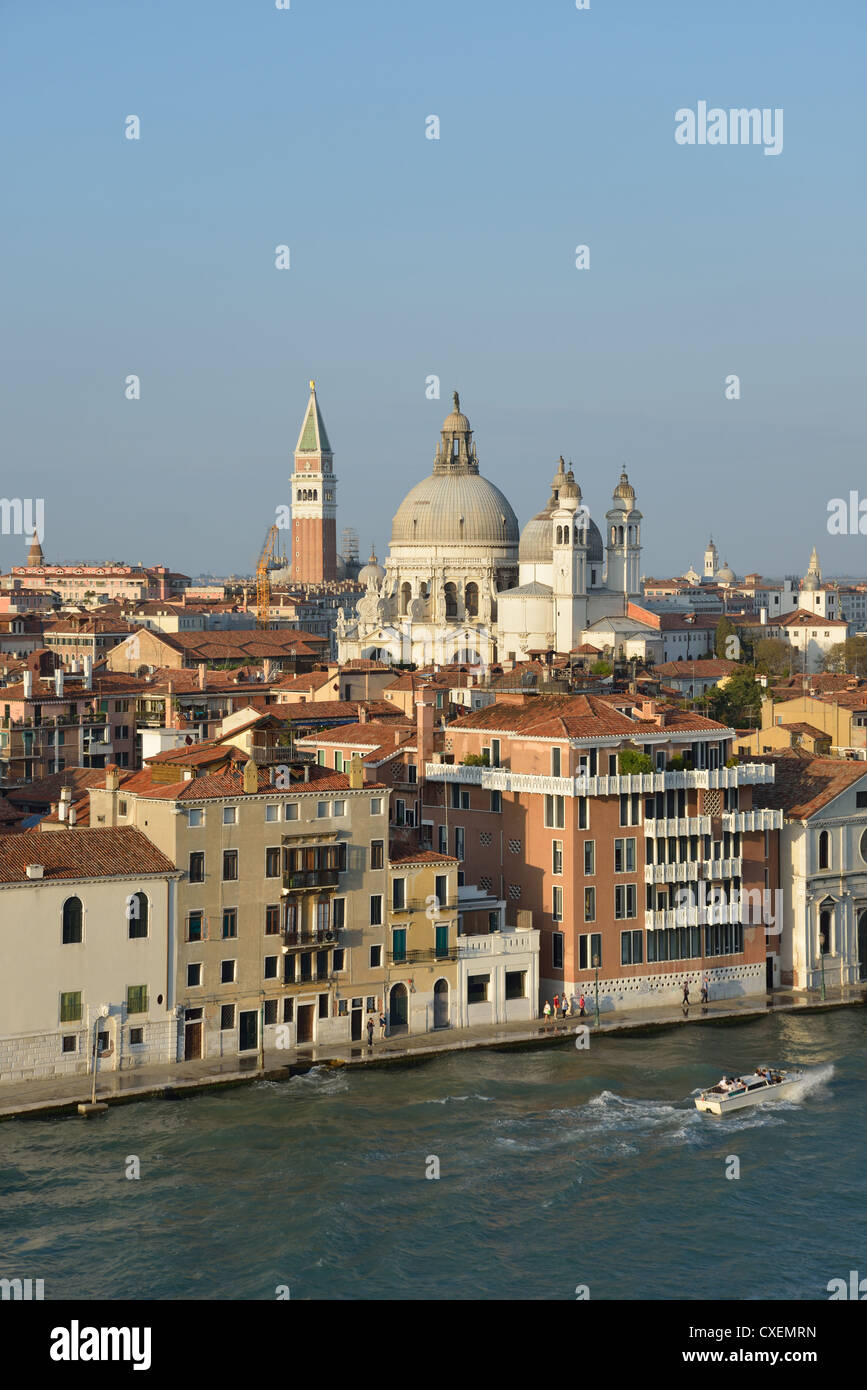 Vue de la Place Saint-Marc et le Grand Canal d'un navire de croisière, Venise, Venise, Vénétie, province de l'Italie Banque D'Images