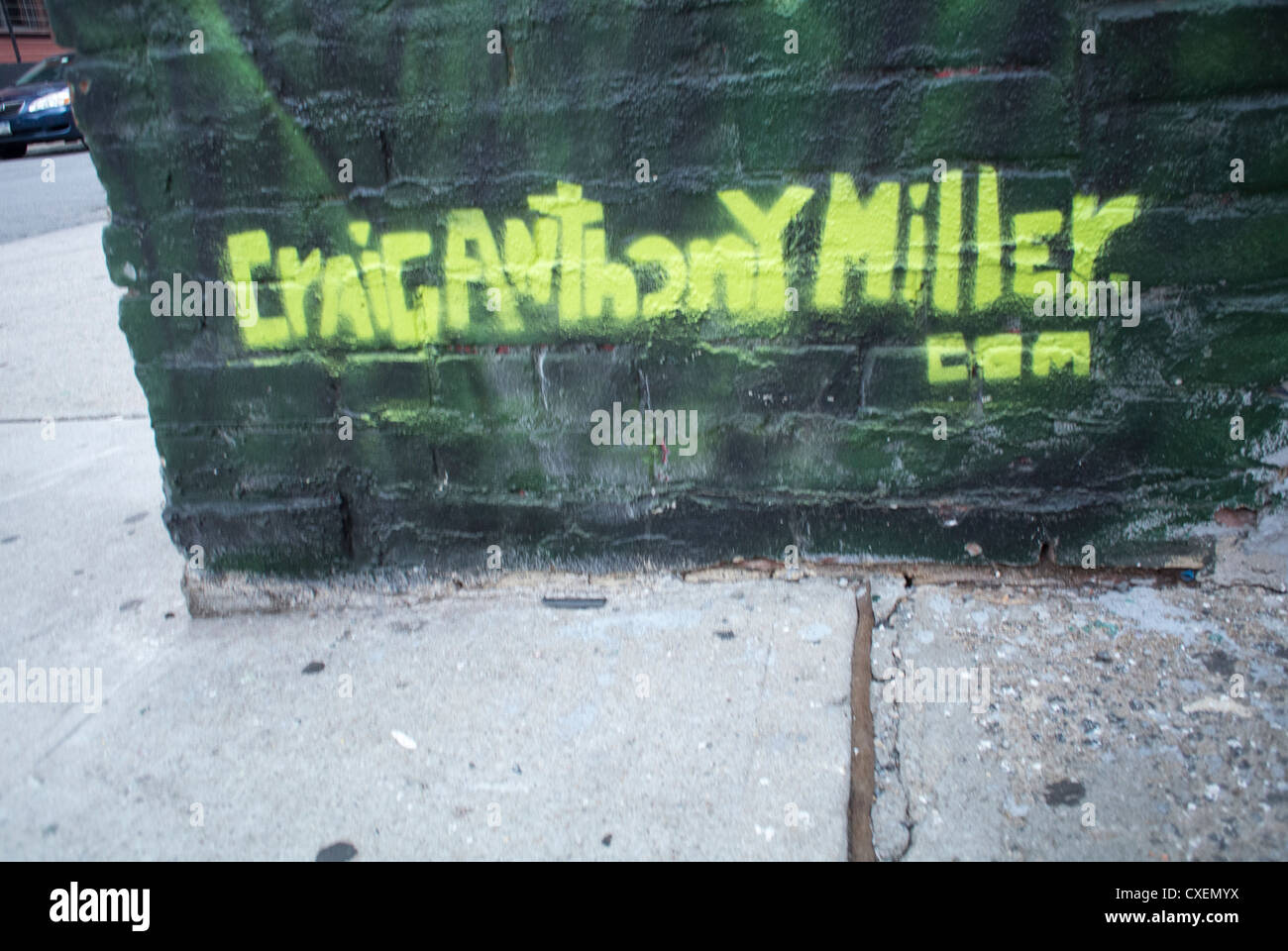 New York, NY, USA, Art de rue, l'artiste La signature le mur DUMBO, Brooklyn (CraigAnthonyMiller.com) Banque D'Images