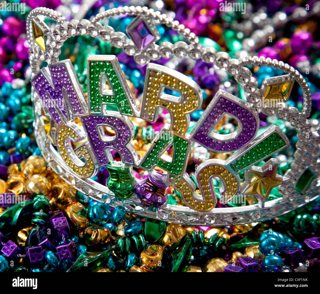Tiera Mardi gras sur fond de perles multicolores Banque D'Images