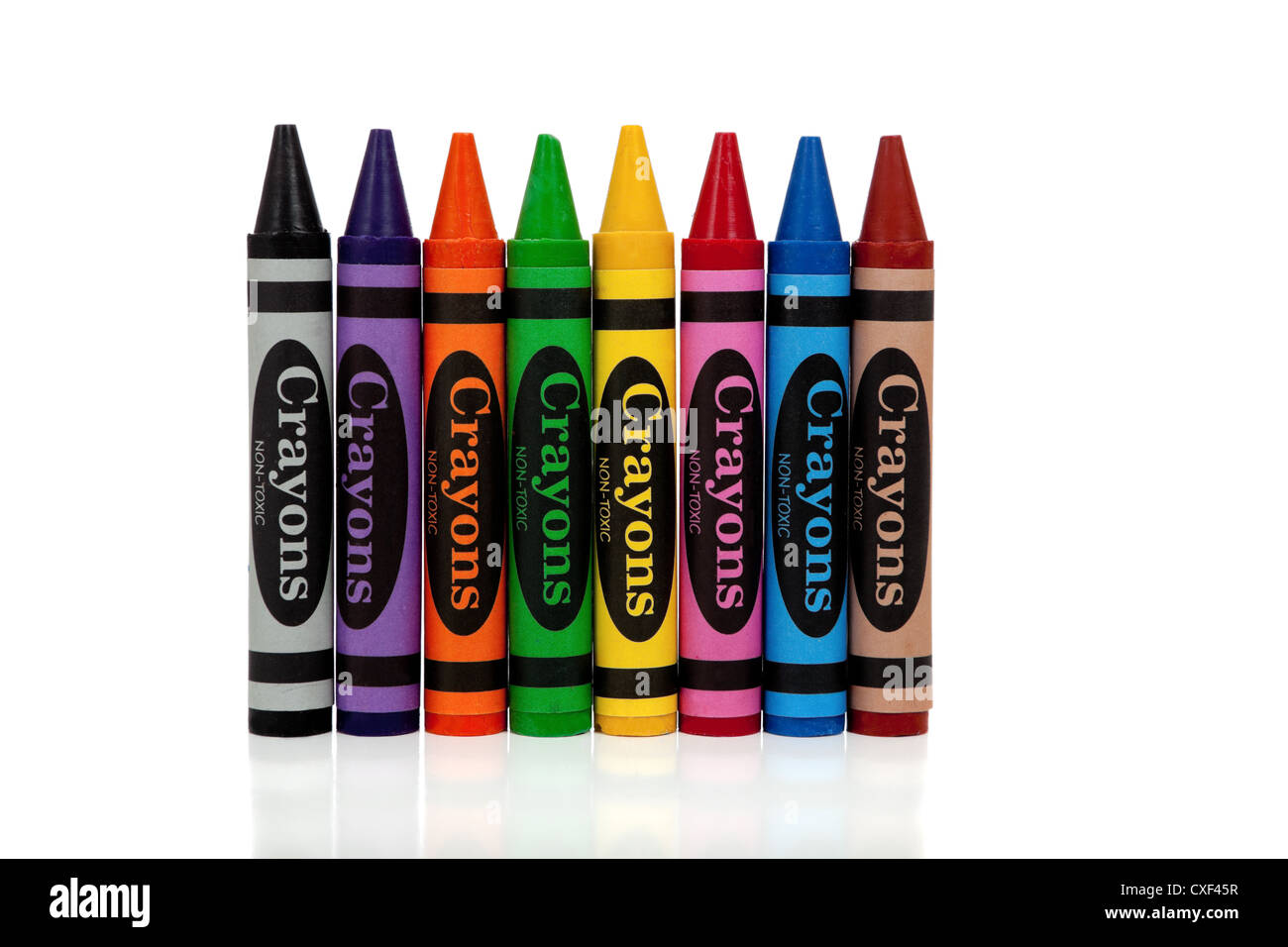 Un assortiment de crayons de couleur arc-en-ciel sur un fond blanc Banque D'Images