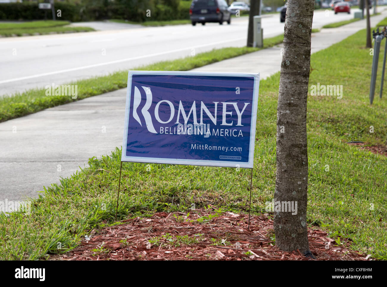 Mitt Romney campagne présidentielle américaine de 2012 affiche électorale sur trottoir en Floride usa Banque D'Images