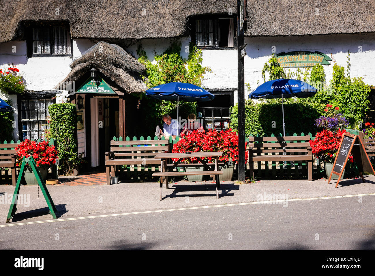 Le toit de chaume Château Inn pub Lulworth à Dorset Banque D'Images