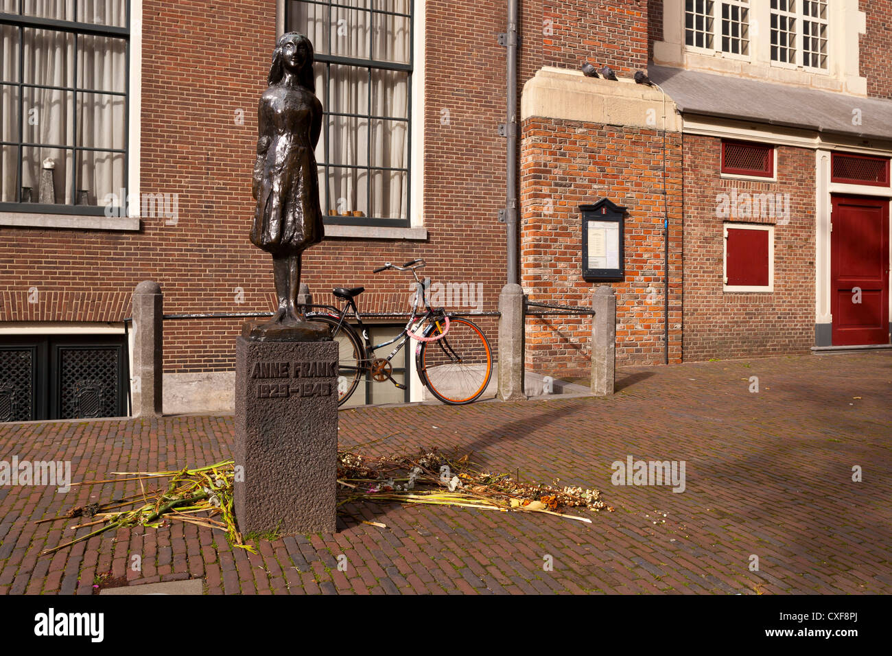 Anne Frank memorial statue - Amsterdam, Pays-Bas, Europe Banque D'Images