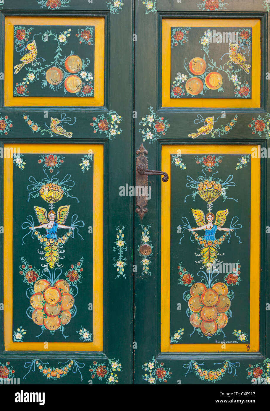 Décoré à la main portes vertes, Taormina, Italie Banque D'Images