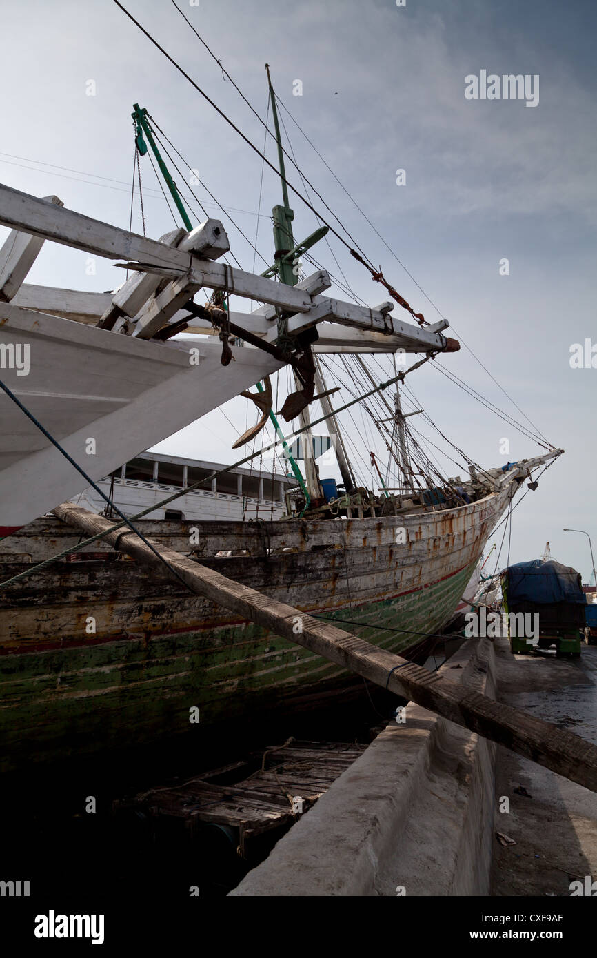 Les bateaux à voile traditionnels dans le Port de Sunda Kelapa à Jakarta Banque D'Images