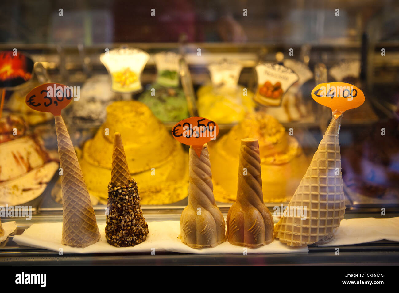 Stand de crème glacée italienne Taormina Sicile Italie Banque D'Images