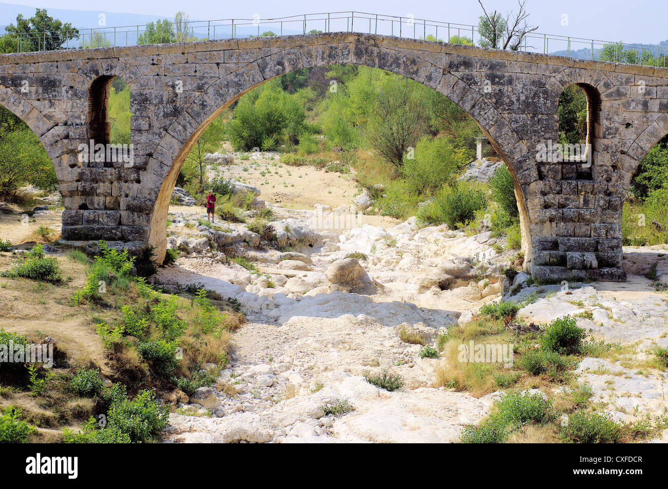 Arc romain antique pont Julien près de Bonnieux Provence Vaucluse Banque D'Images