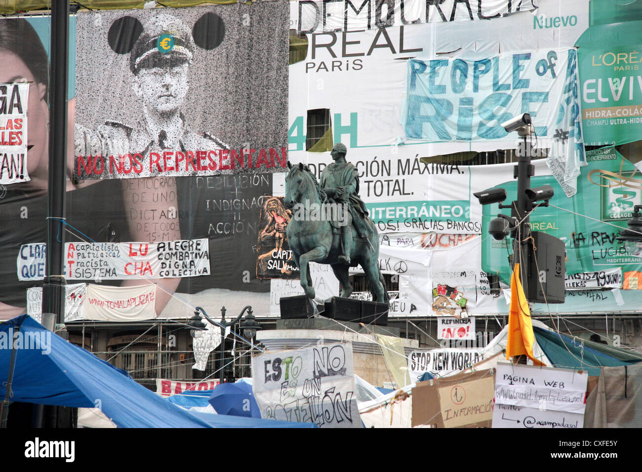 Nolia III statue pendant une manifestation politique à Madrid Banque D'Images