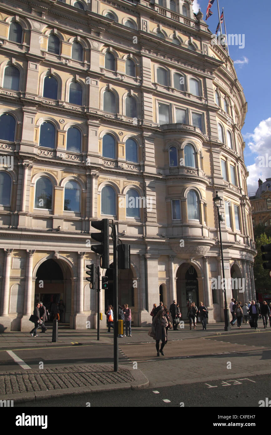 Ornate building à la jonction du Strand et Trafalgar Square London Banque D'Images